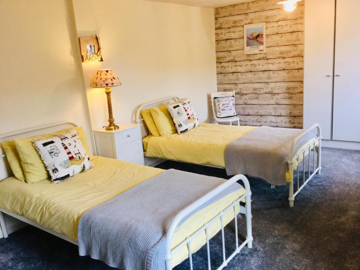 ホーリーヘッド Charming 2 Bed House Near Rhoscolyn Discounts Forヴィラ エクステリア 写真